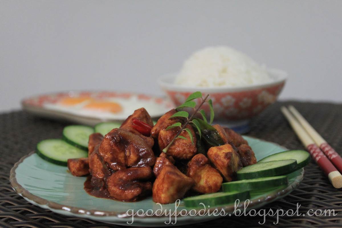 GoodyFoodies Recipe Stir fried chicken with dark soy sauce and curry powder