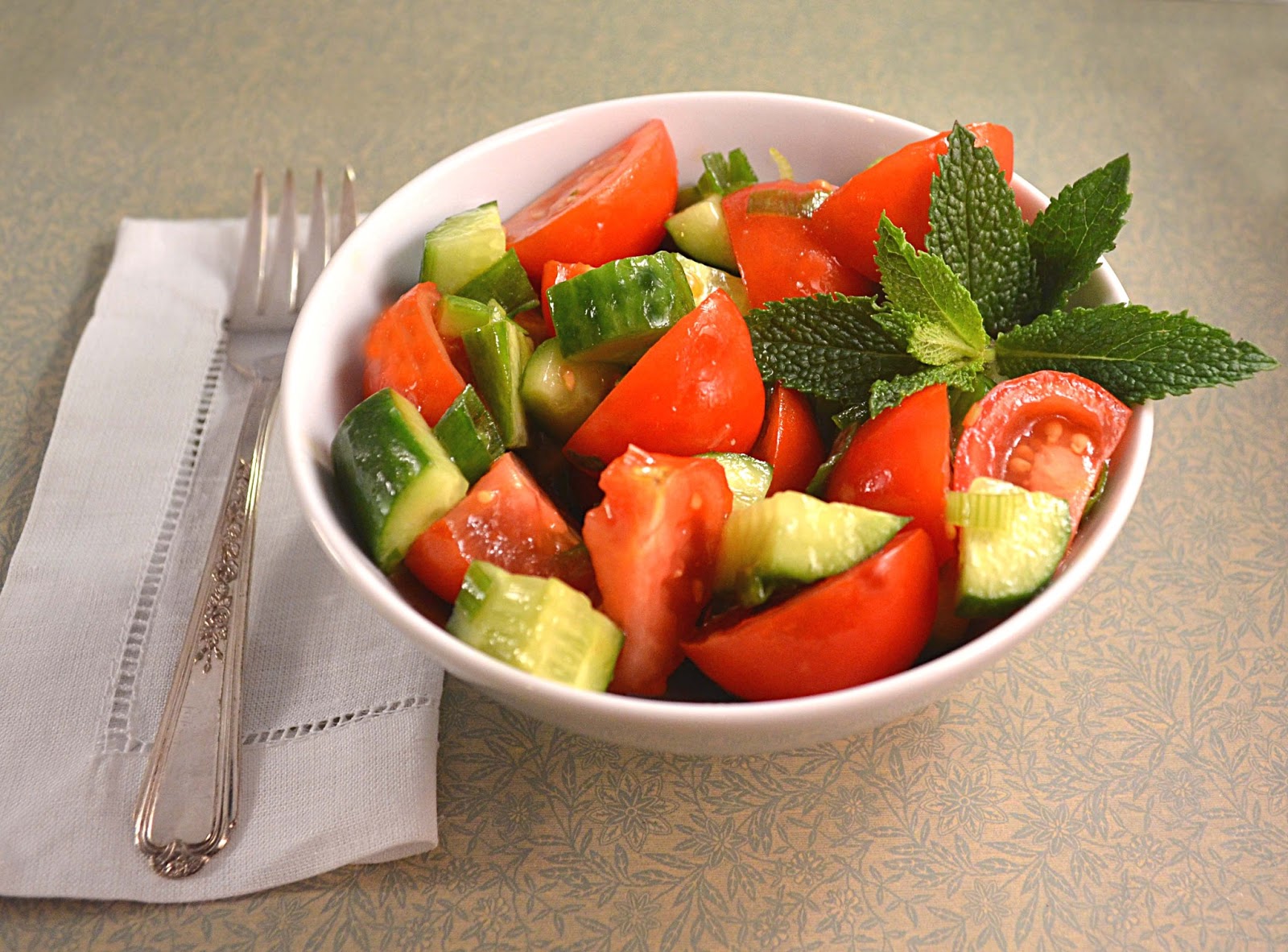 Jilly...Inspired Vibrant Tomato & Cucumber Salad with Fresh Mint My