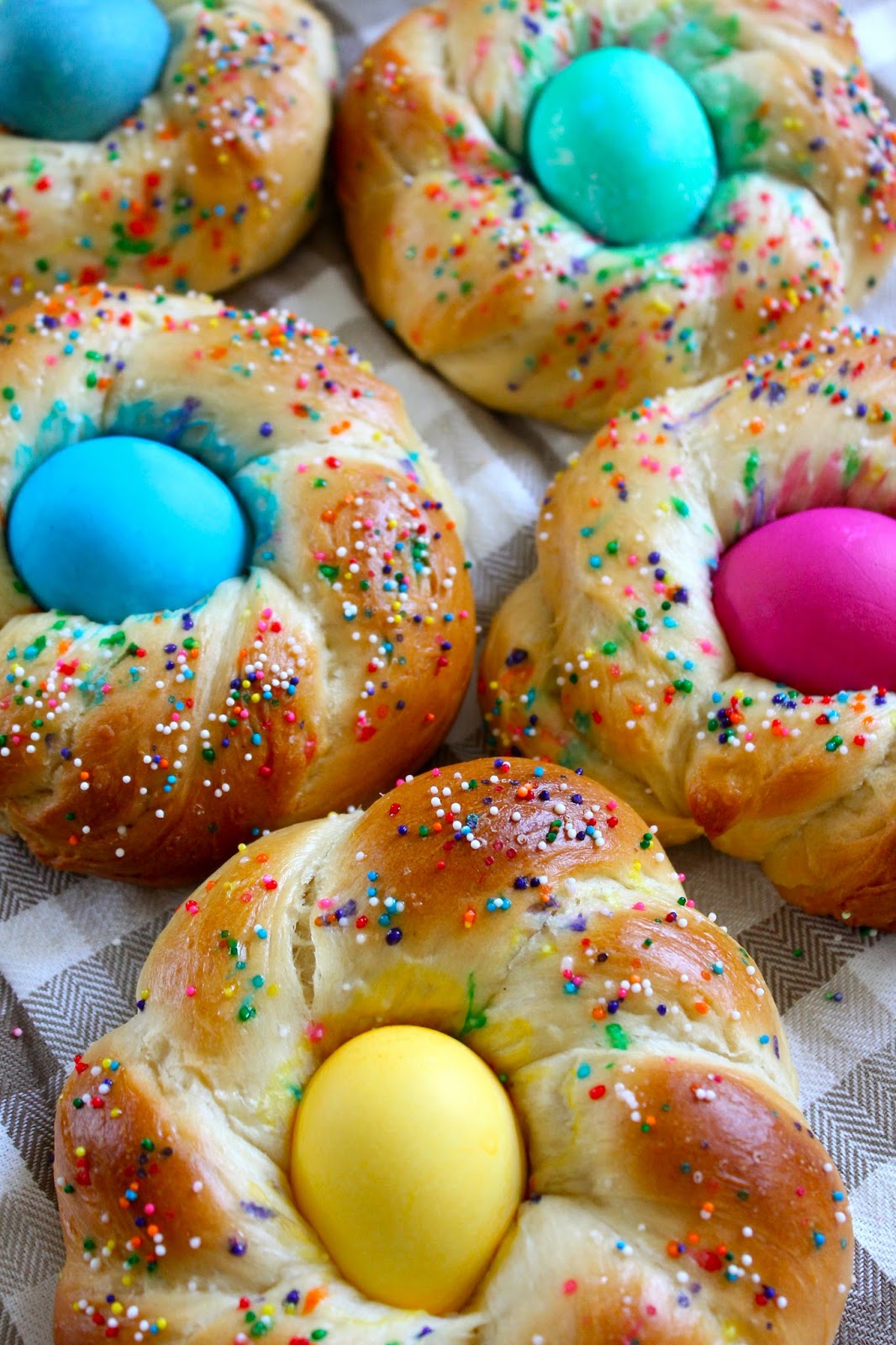 The Cultural Dish: Recipe: Italian Easter Egg Bread!