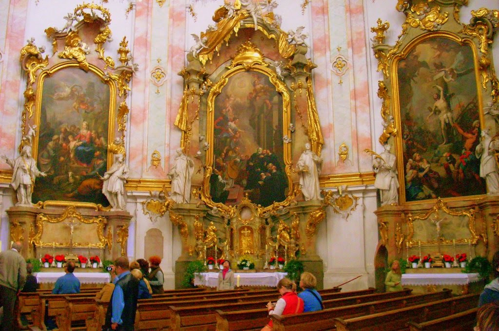 Wnętrza barokowego kościoła w Ettal.