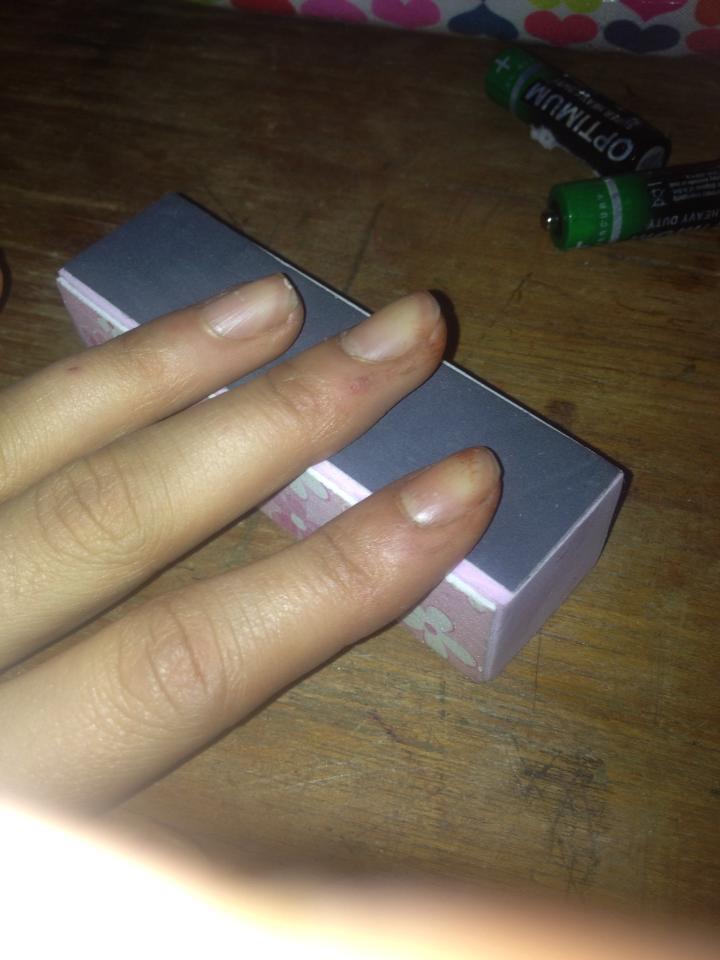 Life tips) How to paint your nails evenly!