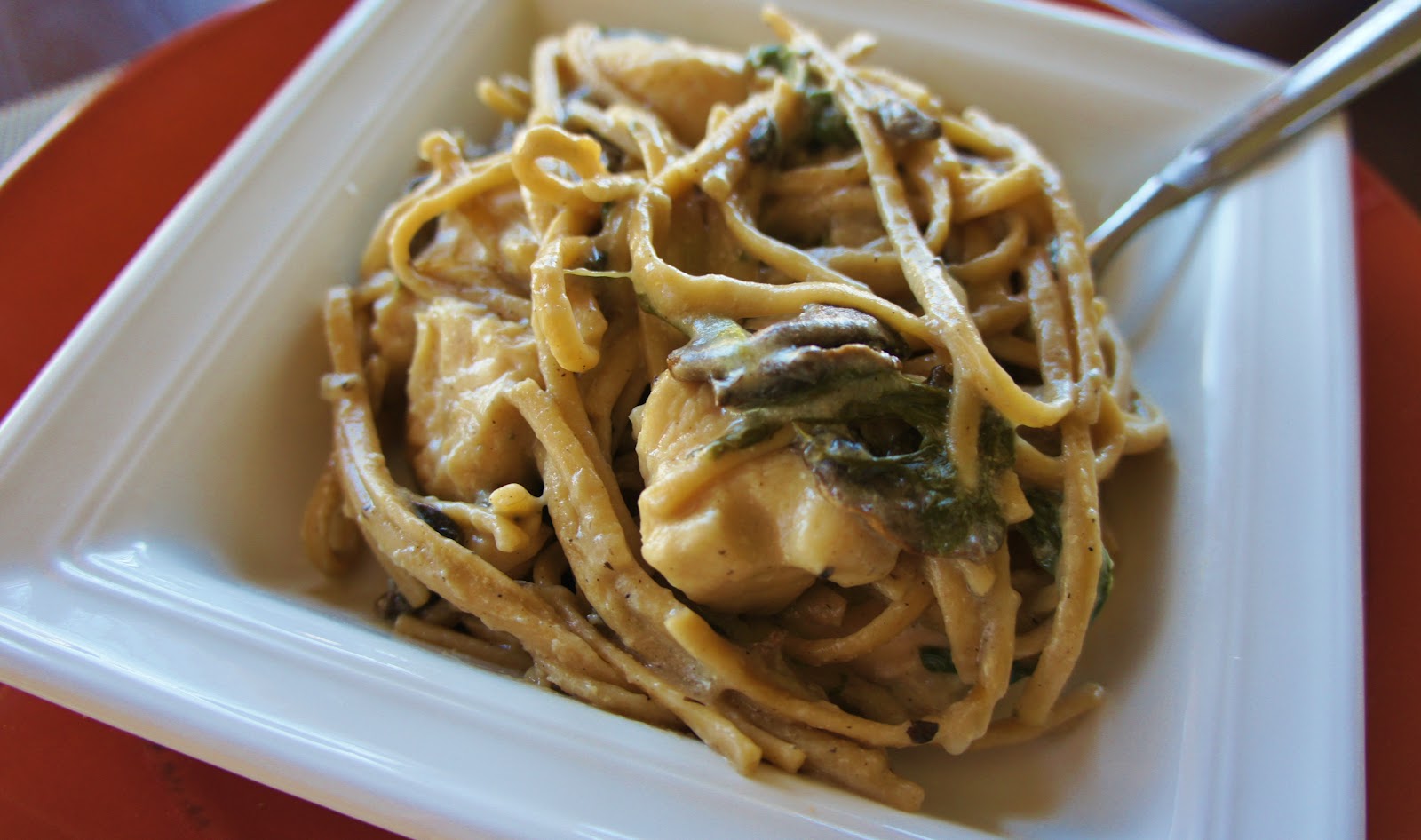 Slow Cooker Recipe for Chicken Fettuccine with Mushrooms and Spinach