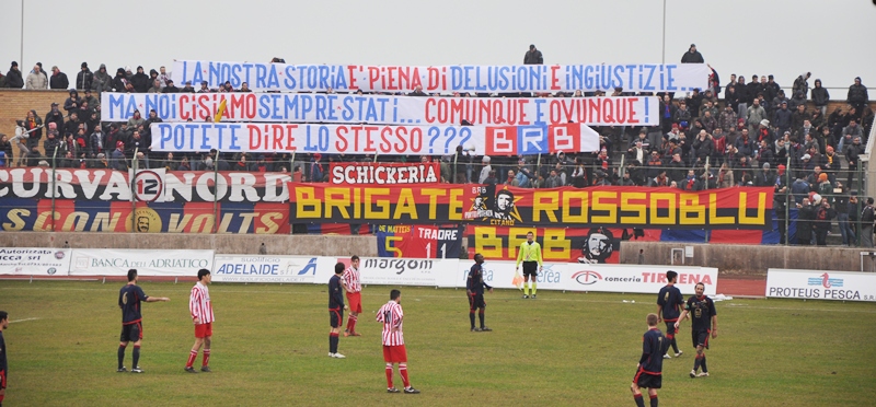 Le Mouvement en Italie . - Page 10 0004-derbycivitanovese_maceratese%203