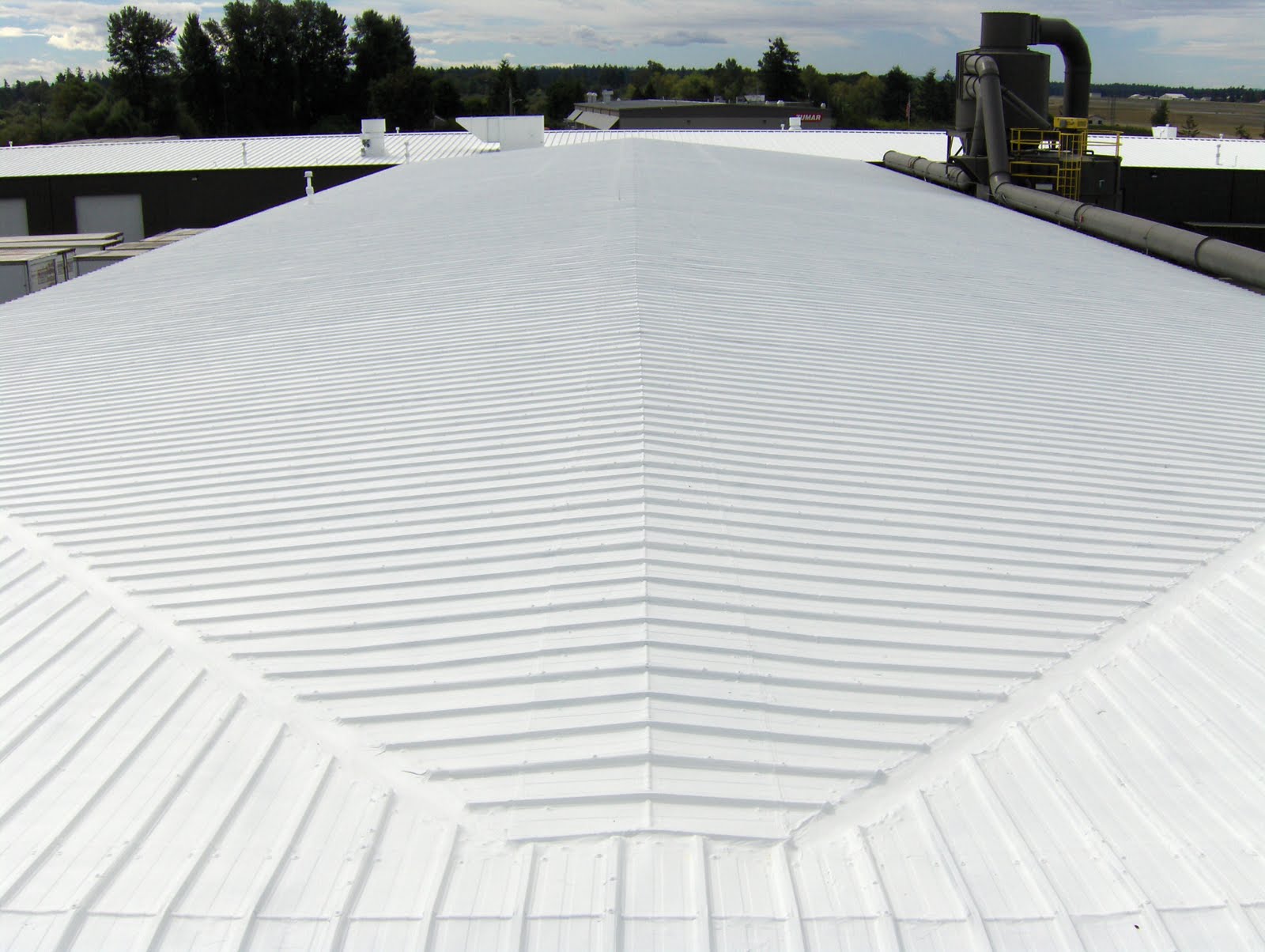 White Roofing Systems Metal Cool Roofing with InfraredReflective