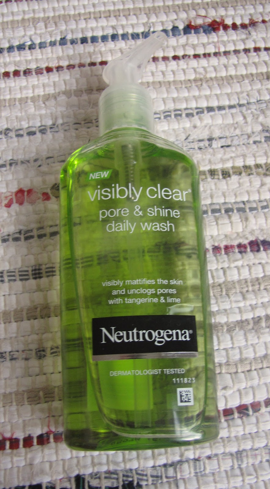 Handpicked Beauty Neutrogena Visibly Clear pore & shine facial wash!