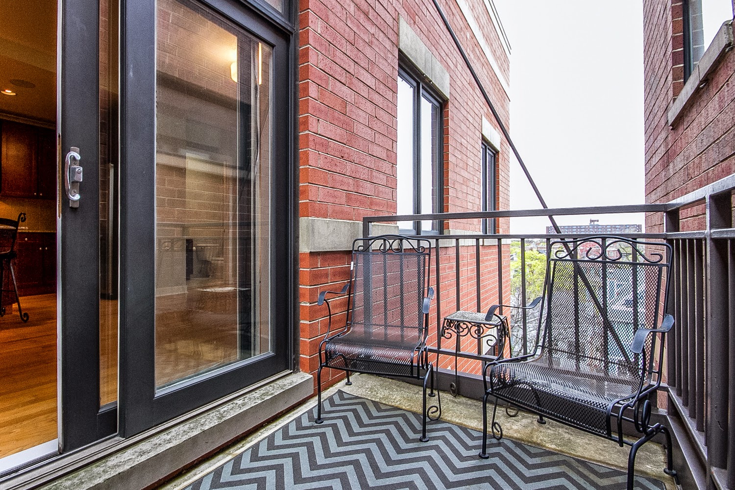 The Chicago Real Estate Local New for sale! Tour a Lincoln Park