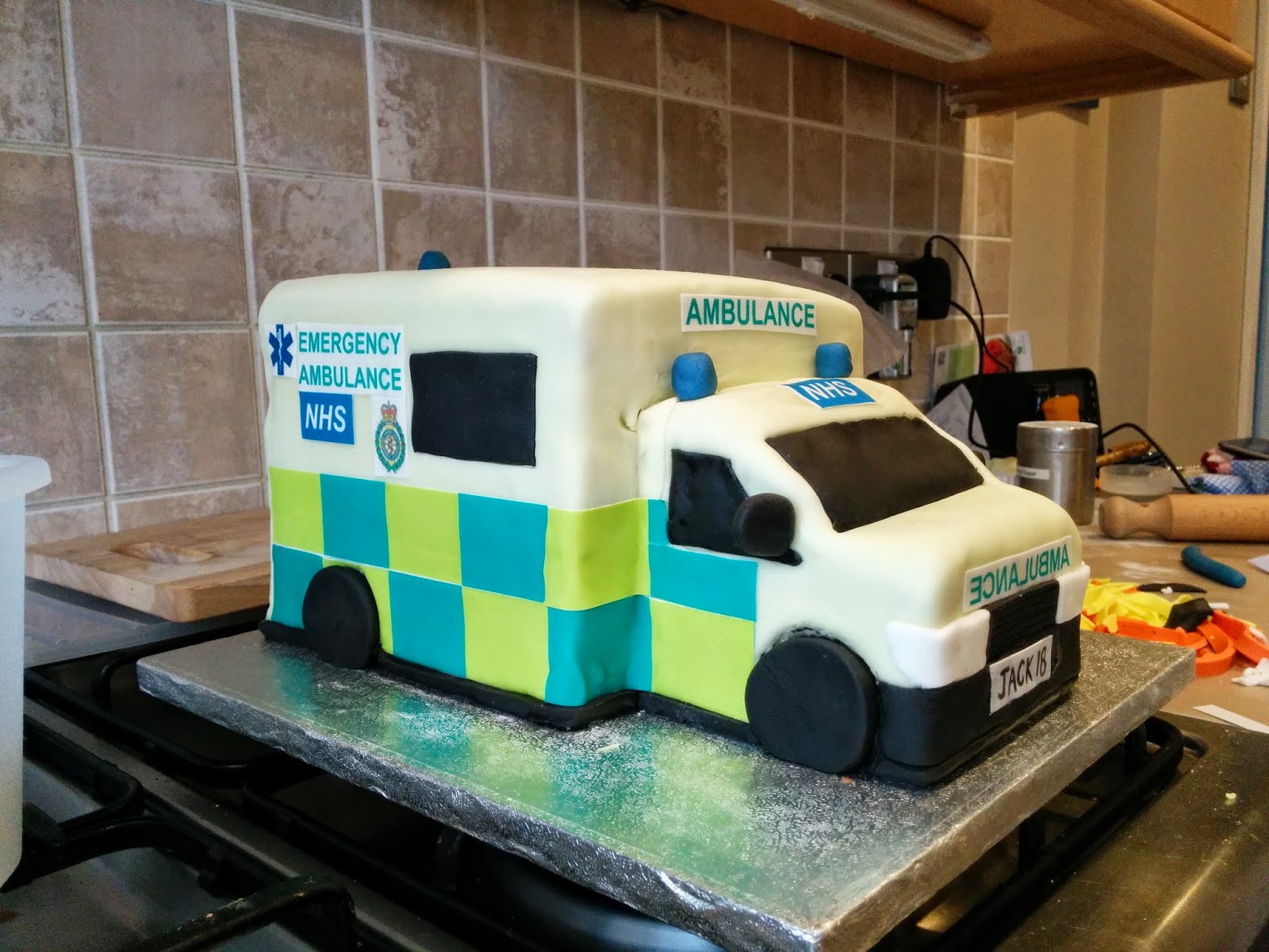 How To Make An Ambulance Shaped Cake How To Make An Ambulance Shaped Cake