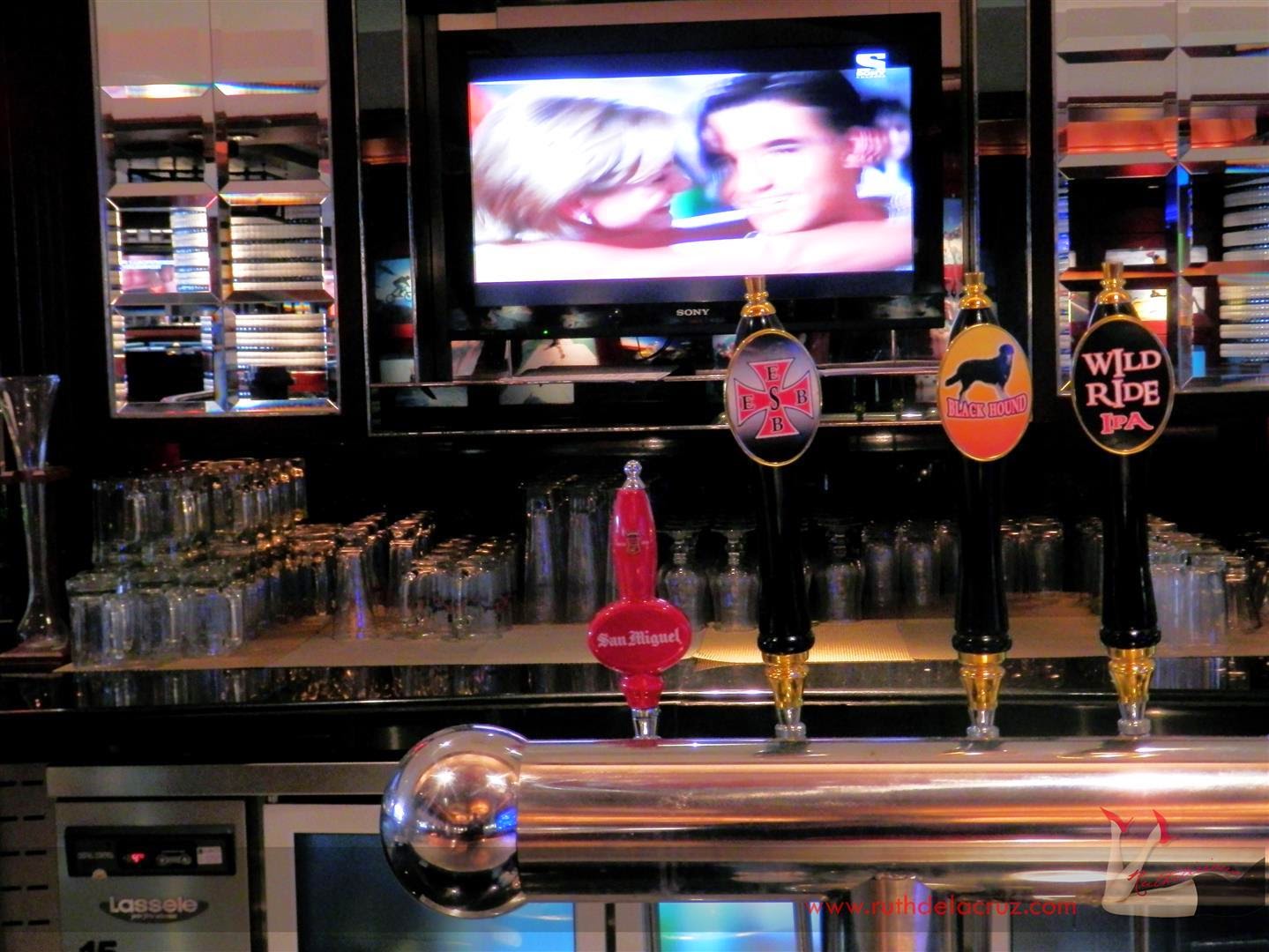 ruthdelacruz Travel and Lifestyle Blog Snaps Bar 24/7 Sports Bar