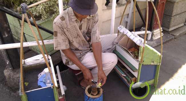 Tukang Rujak Bebeg Tukang Rujak Bebeg