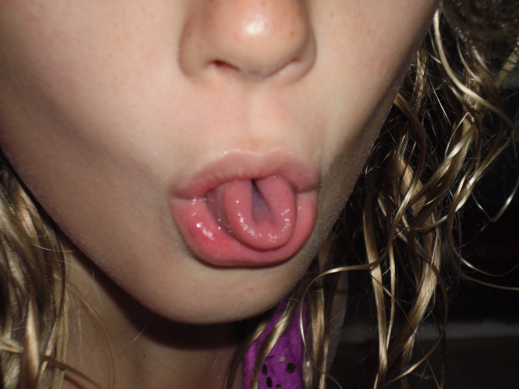 roll+your+tongue.JPG