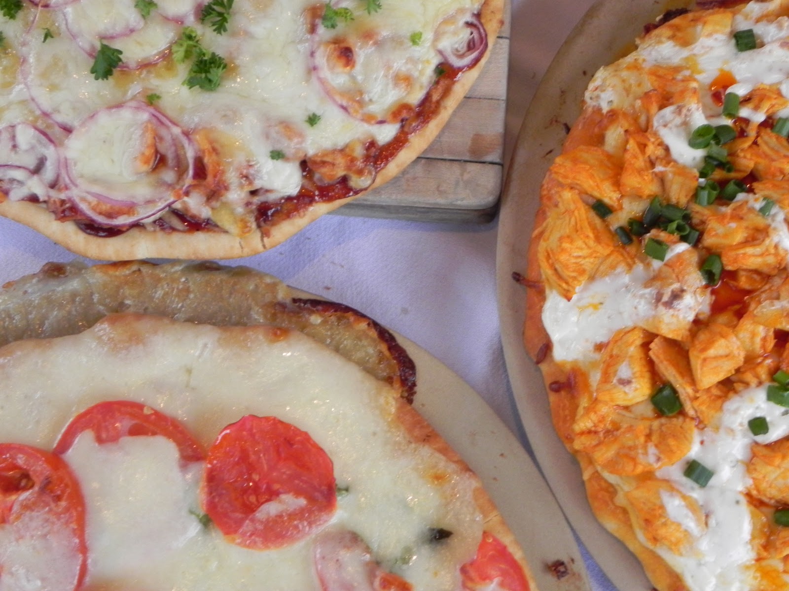 Yates Yummies BBQ, Buffalo Chicken, and Margarita Pizza Fast!