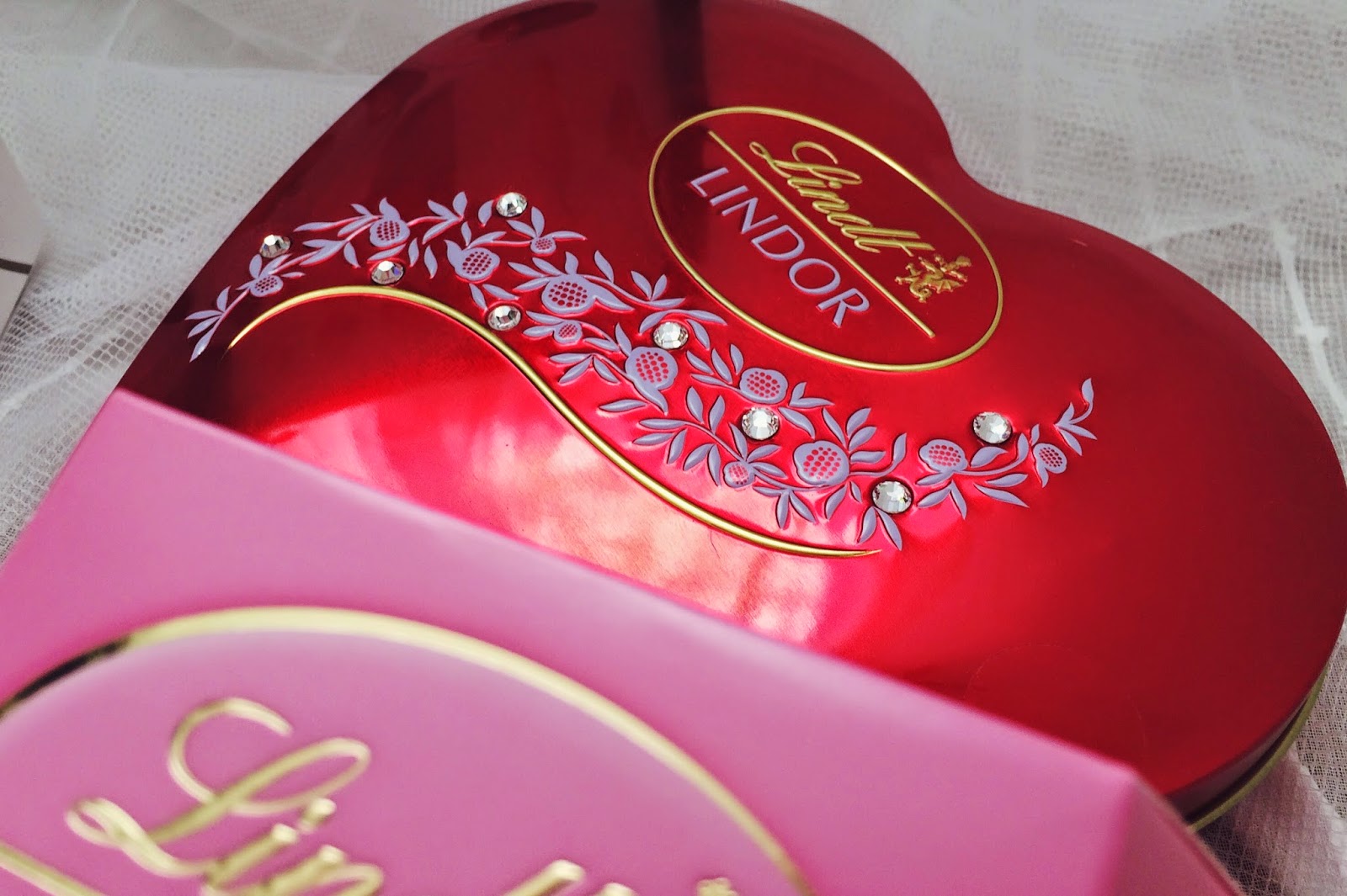 FashionFake, Valentines Day gift guide blog, UK lifestyle bloggers, UK food bloggers, Lindt chocolates, Lindor chocolates