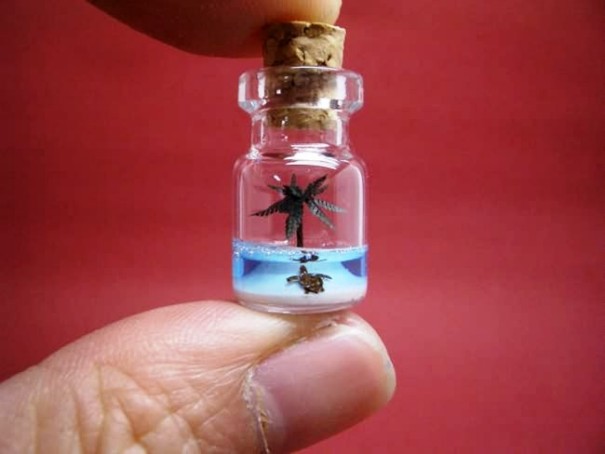 AWESOME MINIATURE BOTTLES ART