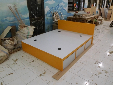 Tempat TIdur (Dipan) Laci untuk Ruangan kamar Sempit - Furniture Semarang