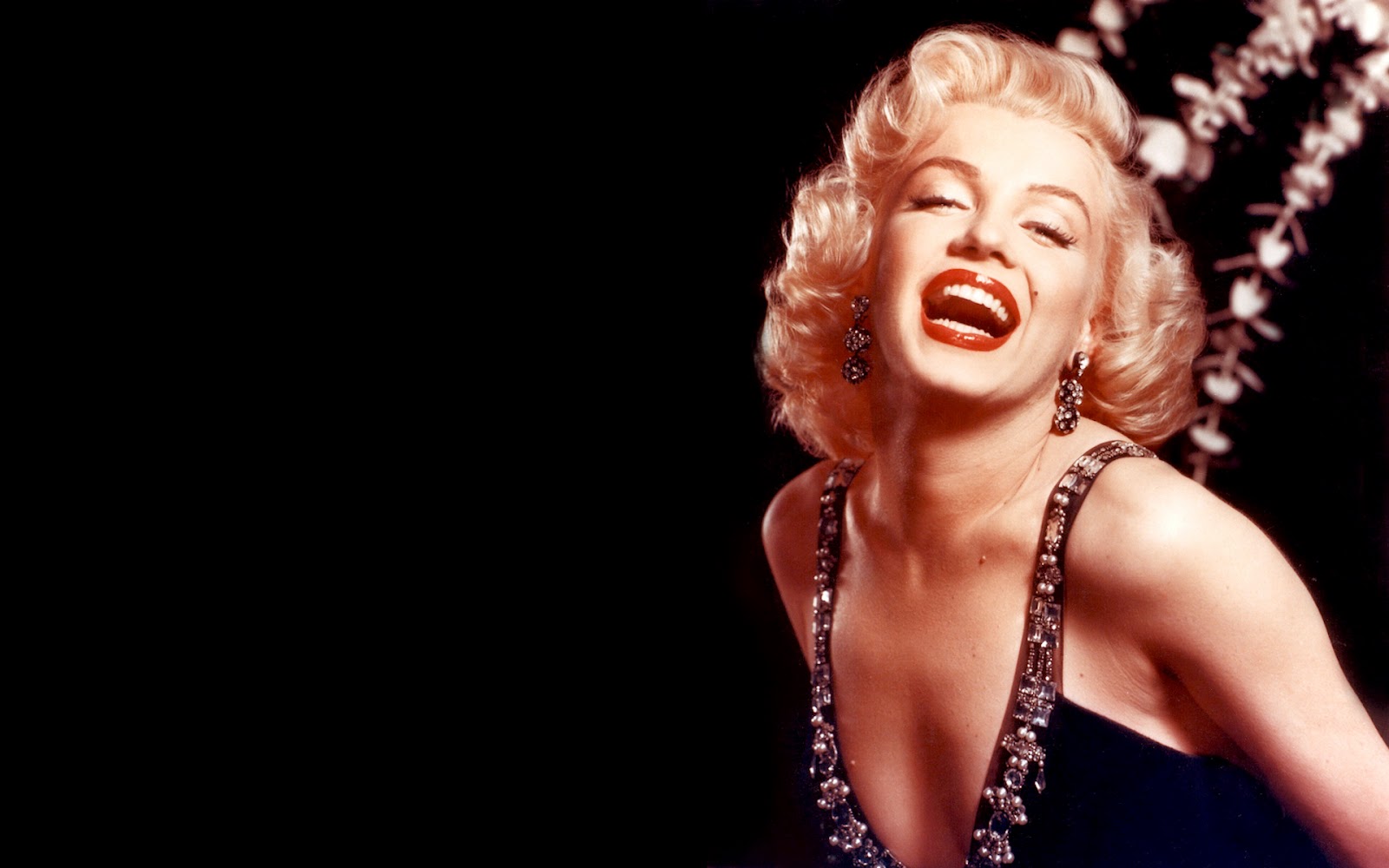 the life of marilyn monroe in hollywood In anthony summers' biography goddess: the secret life of marilyn monroe, the author recalls the star describing her career by saying she. the life of marilyn monroe in hollywood In anthony summers' biography goddess: the secret life of marilyn monroe, the author recalls the star describing her career by saying she.