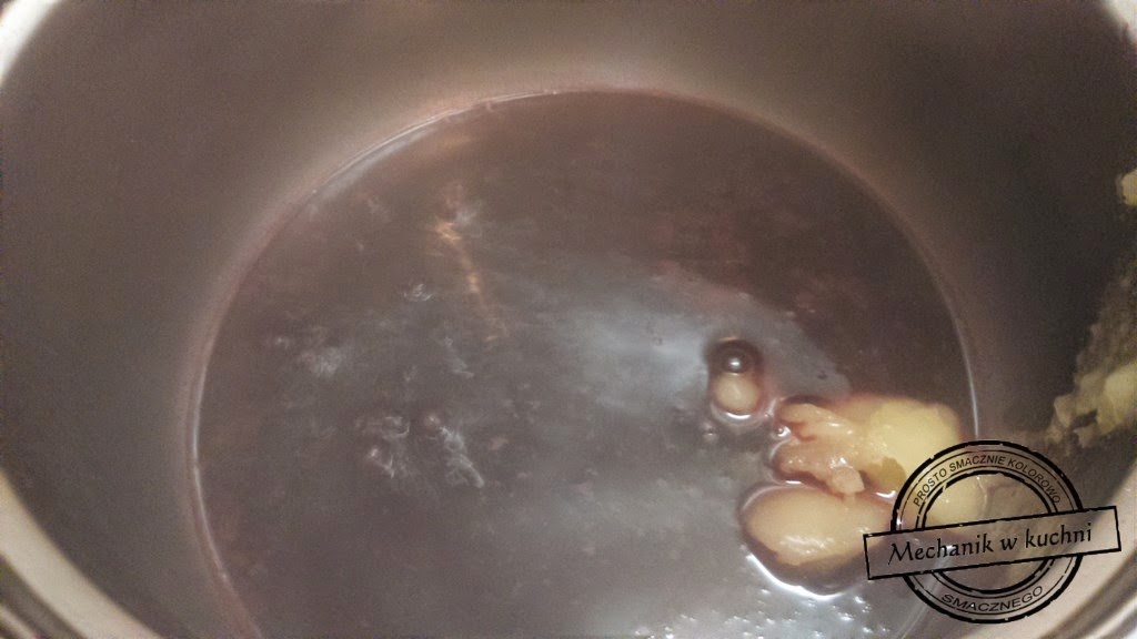 Polędwica wieprzowa wytrawny sos z granatu mechanik w kuchni