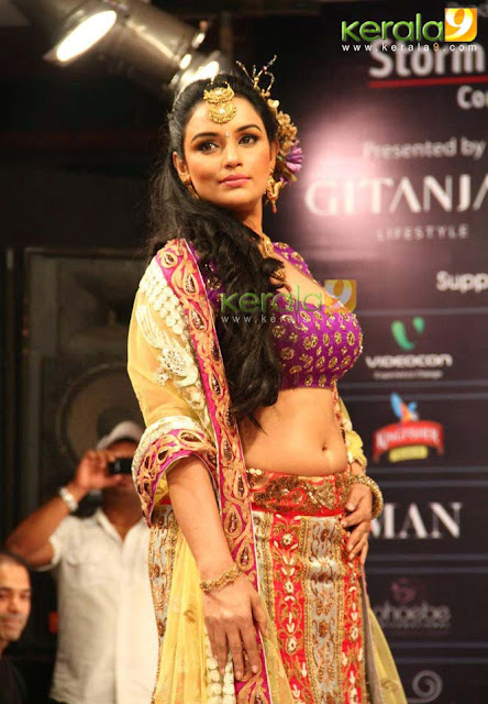 Swetha Menon Hot in Kochi International Fashion Week
