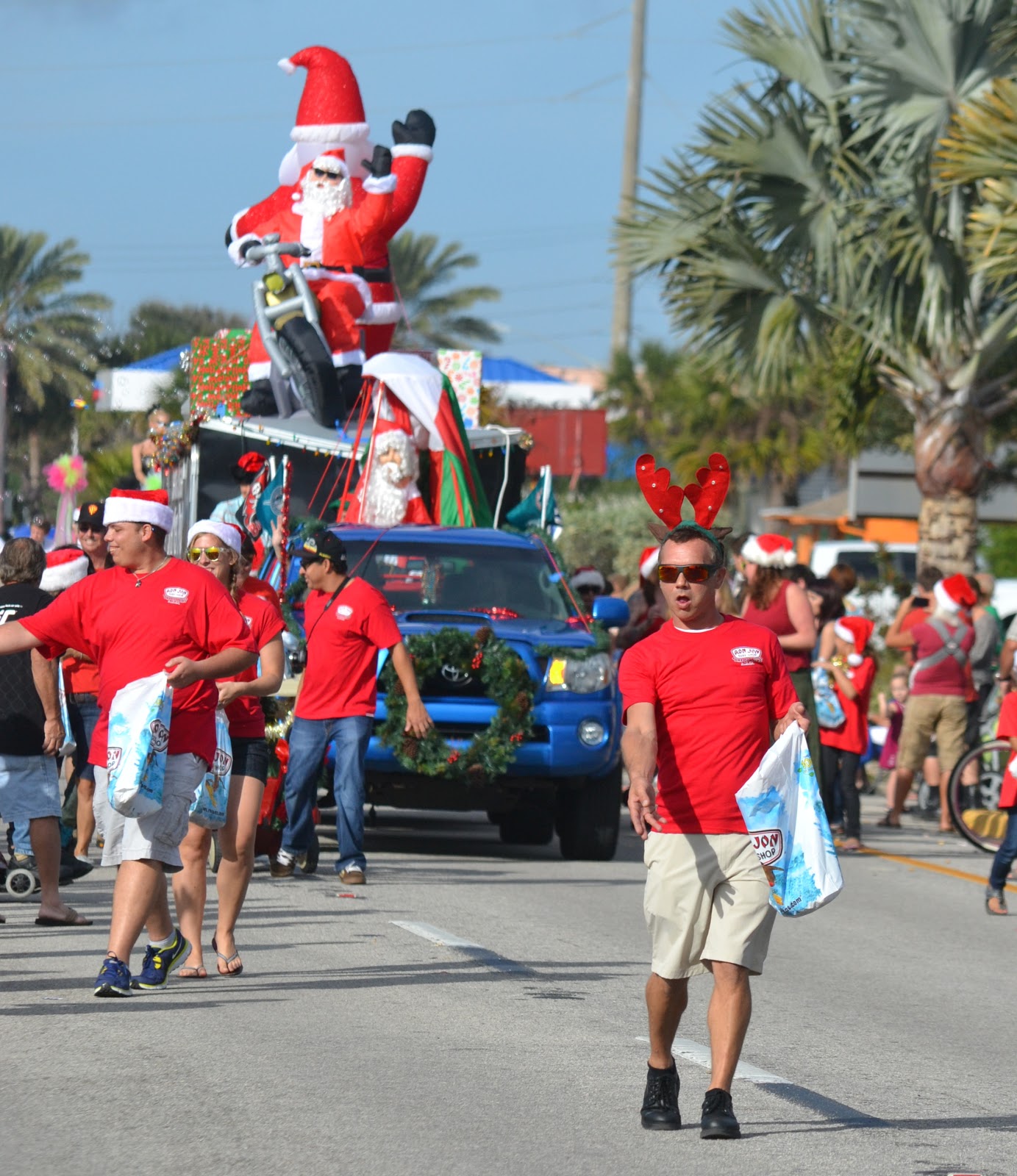 2012 Cocoa Beach Christmas Parade Video & Photos