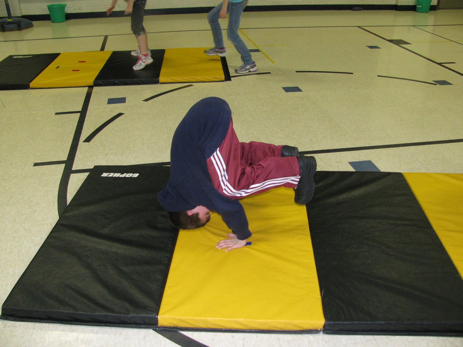 Carly's PE Games Elementary P.E. Tripods and Headstands