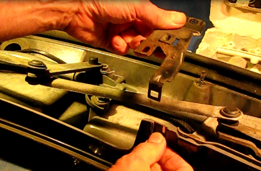 The Original Mechanic How to replace the wiper motor on a 19982003