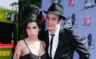 Ex marido de Amy Winehouse quedó en coma por sobredosis