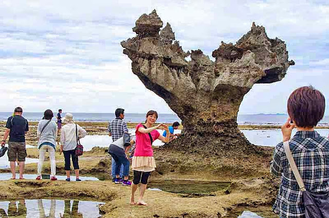 tourists, pose, rock formation, heart