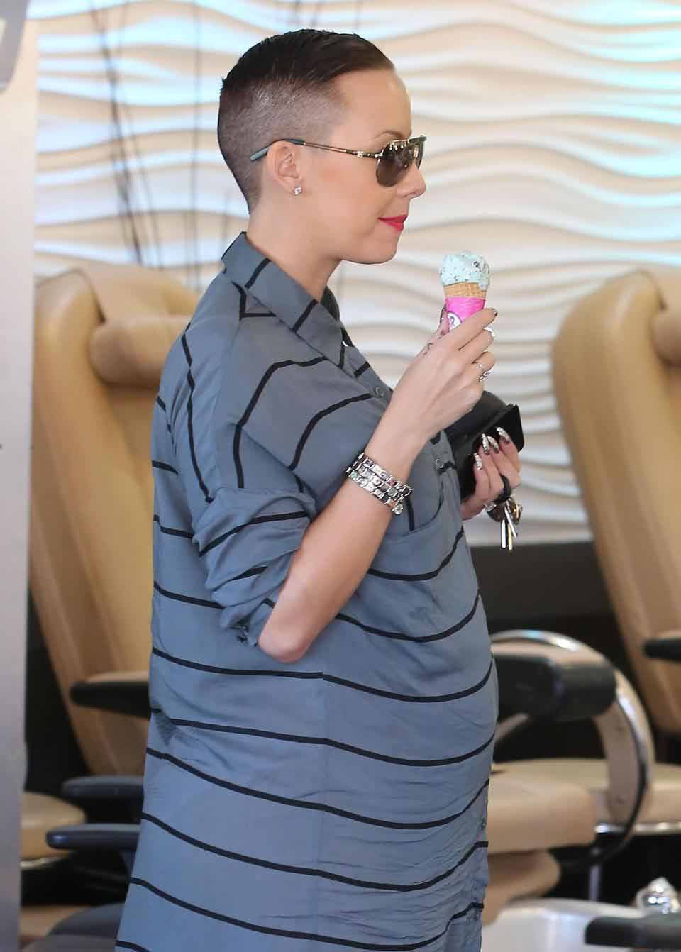 HQ Wallpapers: Amber Rose Wallpapers