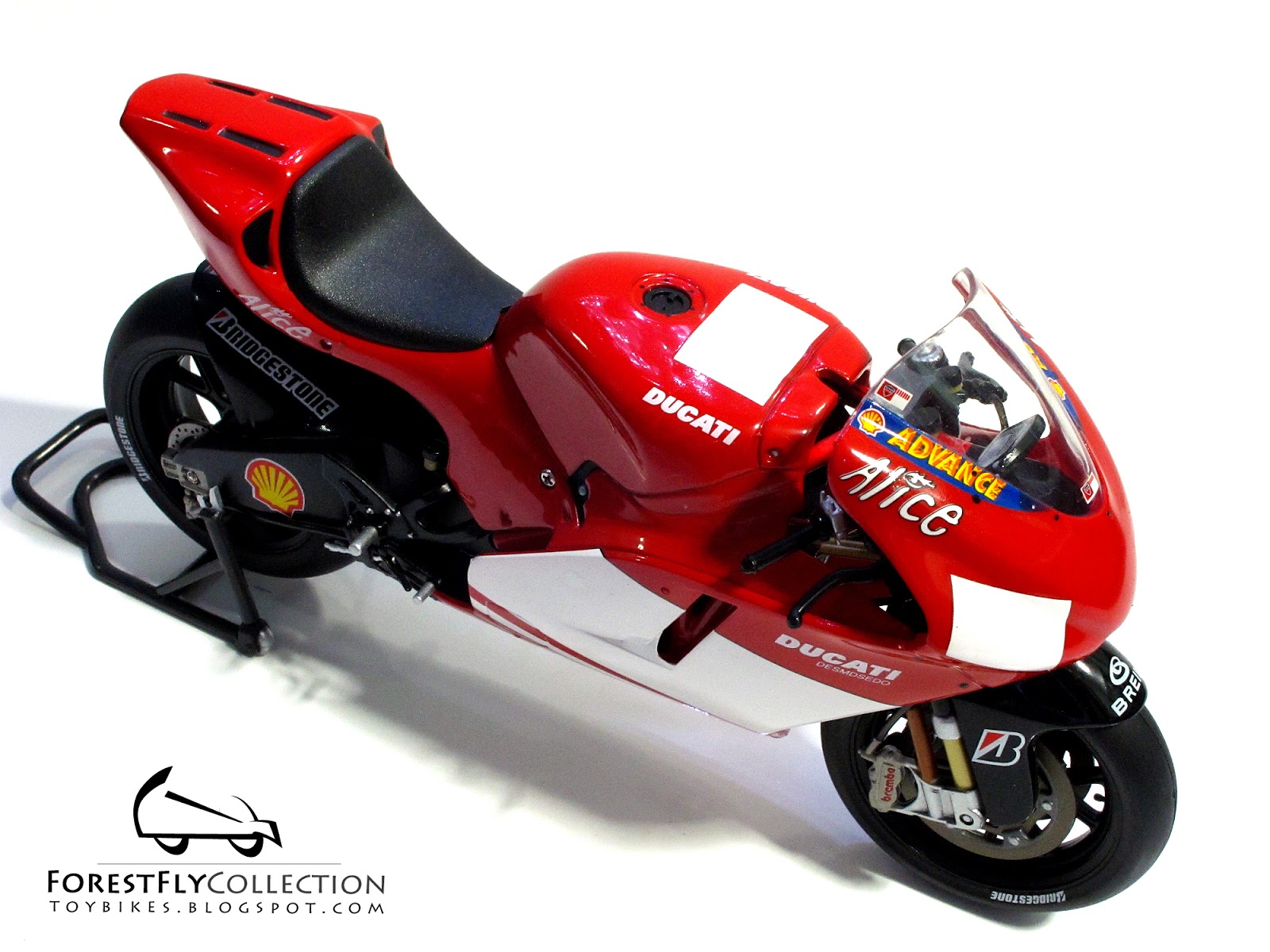 1:12 scale Ducati Desmosedici RR Alice GP6
