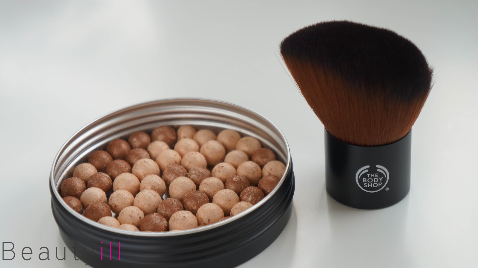 The Body Shop Slanted Kabuki Brush & Dazzling Rocks Beautyill