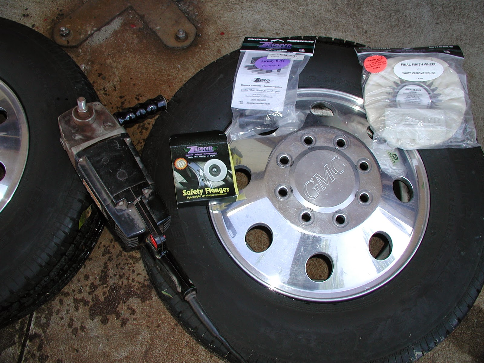 Wally&Sue Polishing Alcoa wheels
