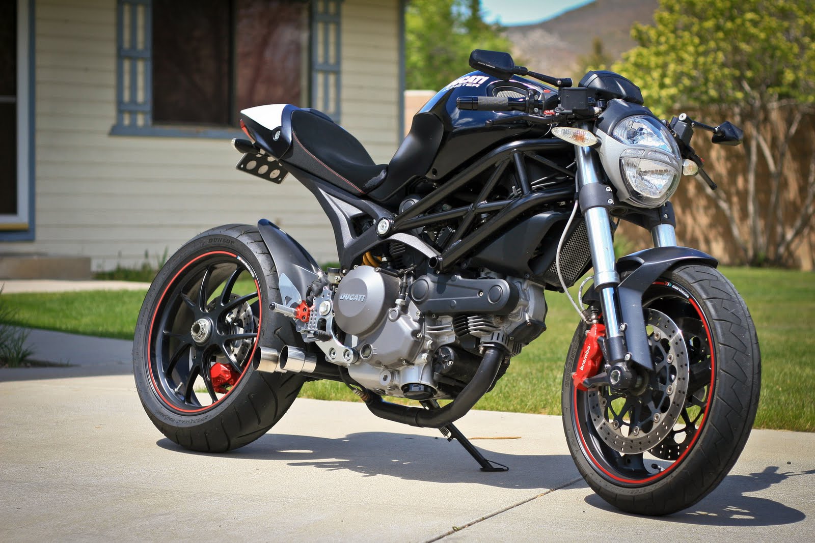Cafe Racer Special: Ducati Monster 696- SSS Conversion