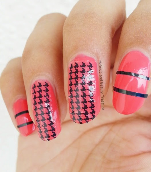 Houndstooth-Pattern-Nail-Art
