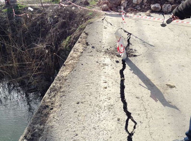 Καταστροφικές φθορές σε γέφυρα εφιάλτης στην Κωπαίδα