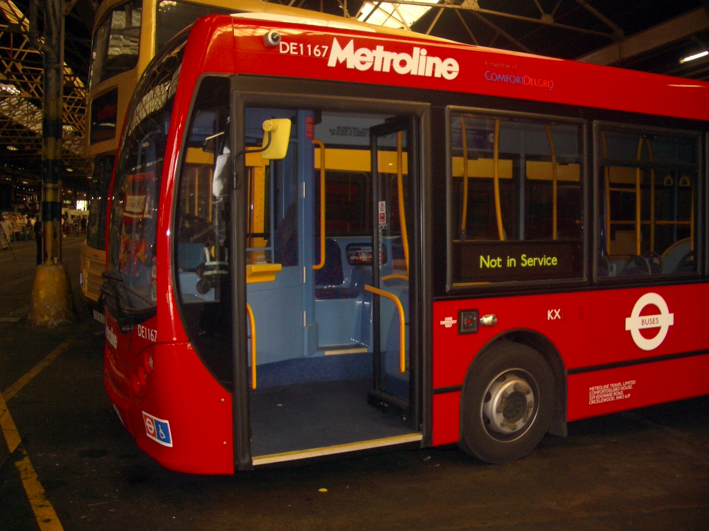 Tom London & Surrey Bus Blog Metroline Holloway Bus Garage (HT)