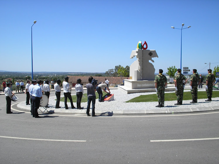 retirada das Bandeiras das lápides