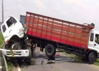 Kecelakaan Beruntuk di Tol Cikampek