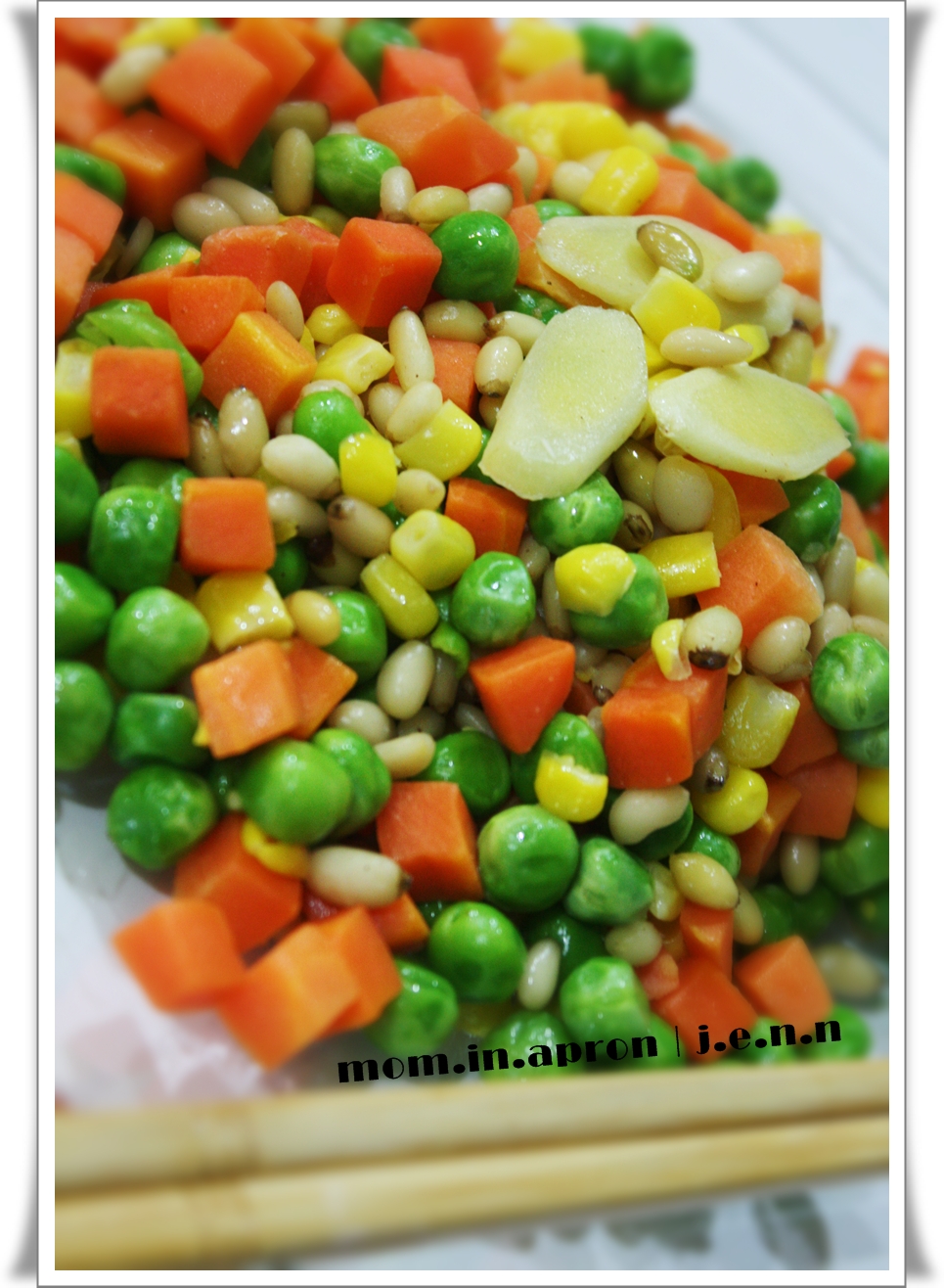 mom . in . apron Stirfried pinenuts with corns, carrots and peas