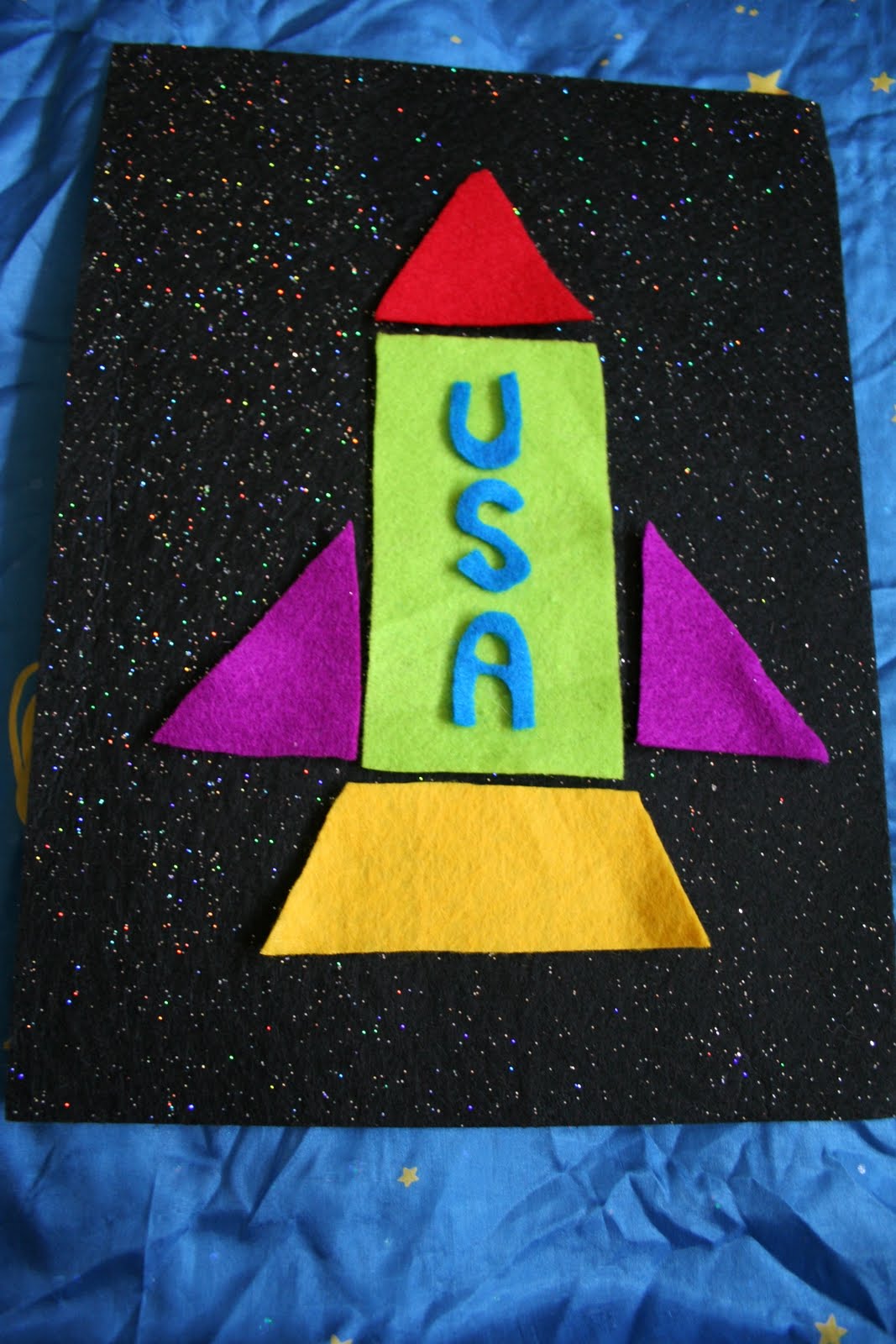 Pink and Green Mama: * Homemade Outer Space Felt Board and Felt Build A