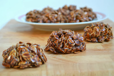 http://www.becauseilikechocolate.com/2013/12/vegan-chocolate-haystacks.html#.Uqe3YCcUTPZ