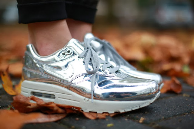 nike air max 1 liquid silver
