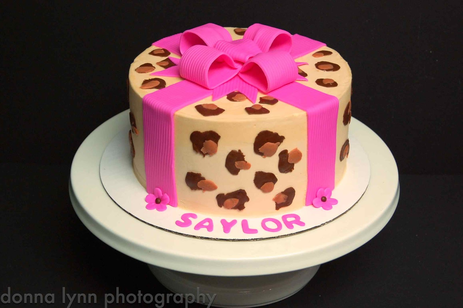 The Sweet, The Sassy and The Blur: Reese's Peanut Butter Cake Tutorial