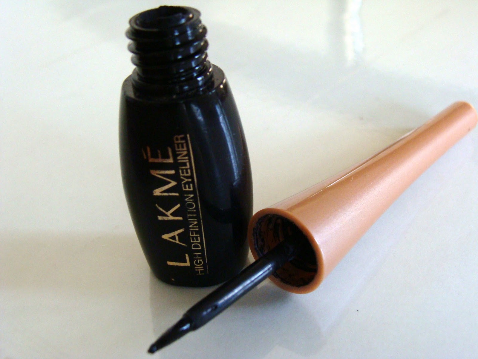 Lakme High Definition Eyeliner Swatch, Review, Photos Peachesandblush