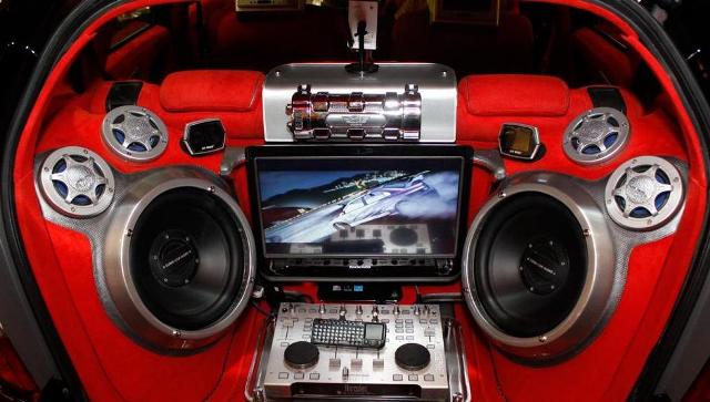 Impressive+mega+bass+audio+Car+modificat