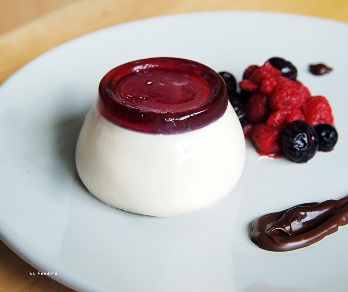 ice pandora Project Vanilla Panna Cotta with Berry Jelly