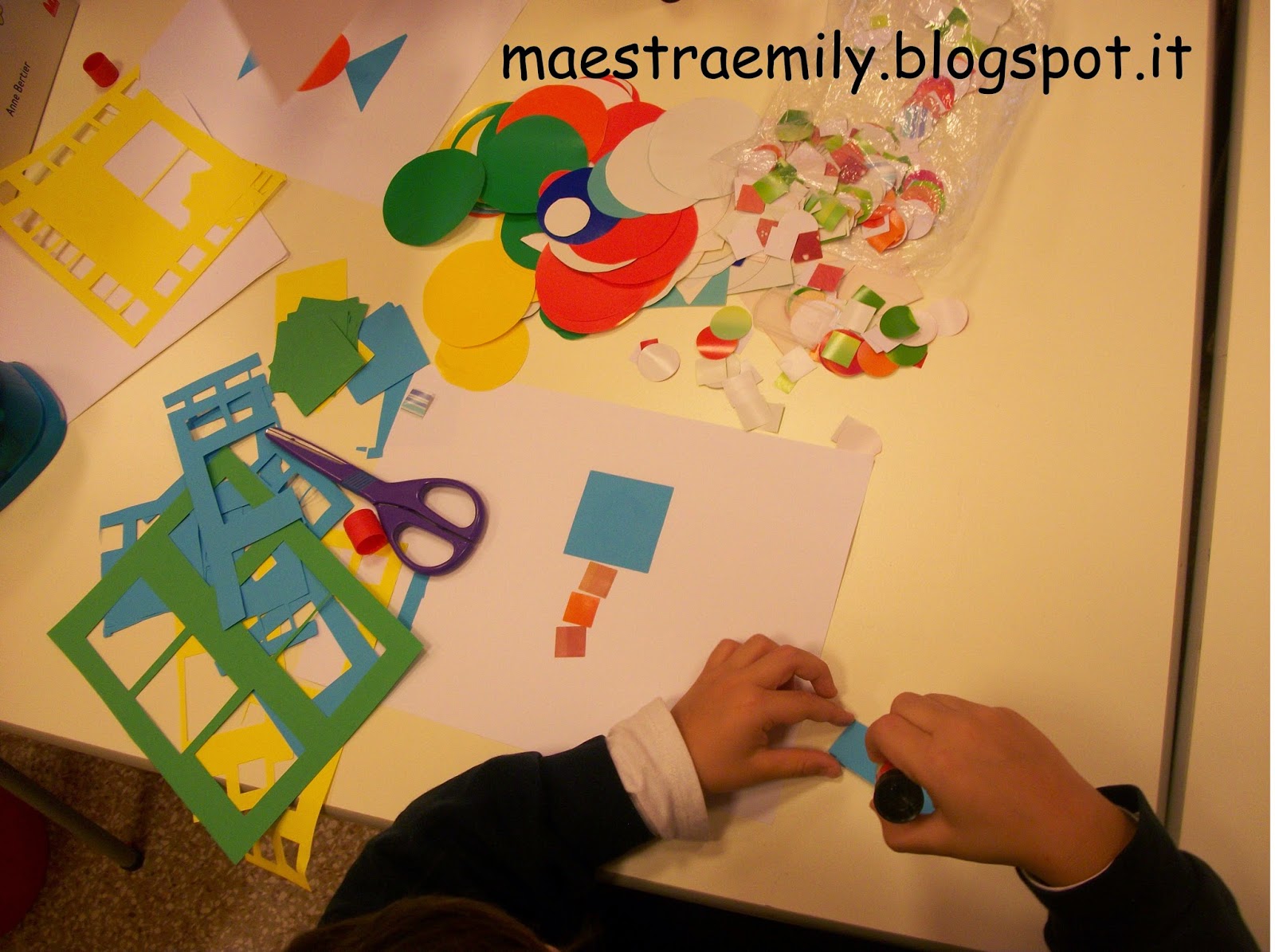 MaestraEmily PICCOLO CERCHIO, GRANDE QUADRATO!