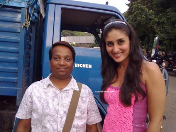 Celeb Real Life Pics: Kareena Kapoor With Fans - FamousCelebrityPicture.com - Famous Celebrity Picture 