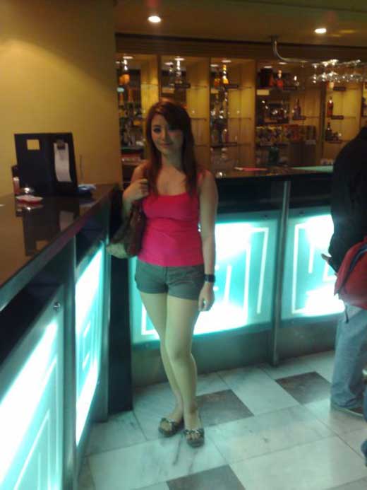 Tante Muda Cantik Mulus Pakai Jilbab Narsis di Kamar Hotel | Foto Cewek