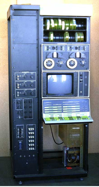 komputer PDP-12 berikut dari 1969 :