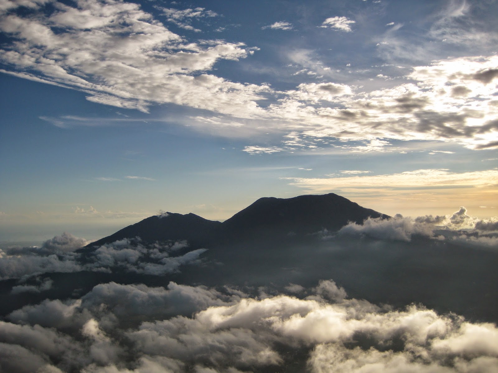 Kehangatan Kehidupan: Gunung Singgalang Sumatera Barat