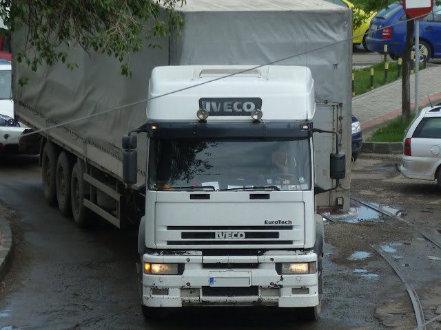 Iveco , Iveco EuroTech , Iveco EuroTech 001 4x2 Truck White Front Side + Gray Curtain Trailer